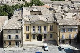 Uzès (30700)